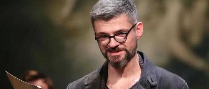 Dusan David Parizek 2018 mit seinem Nestroy-Preis