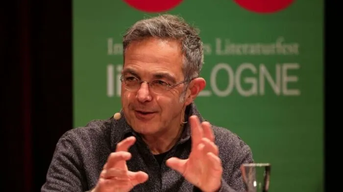 Navid Kermani lebt in Köln und liebt nicht alles daran