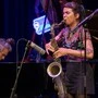 Camilla Nebia beim Auftakt des Jazzfestivals Saalfelden (im Hintergrund Leo Genovese)