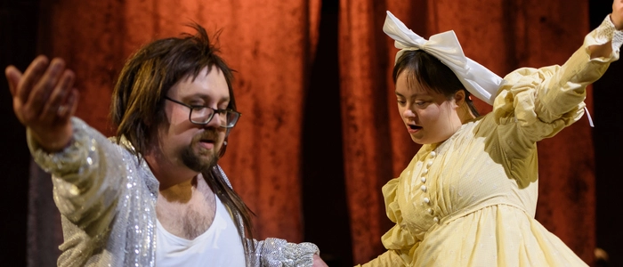 Tobias Spiegl und Agnes Zenz in „Die drei Musketiere“