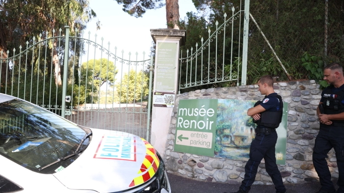 Die Polizei am Tatort des Diebstahls von Renoir-Gemälden