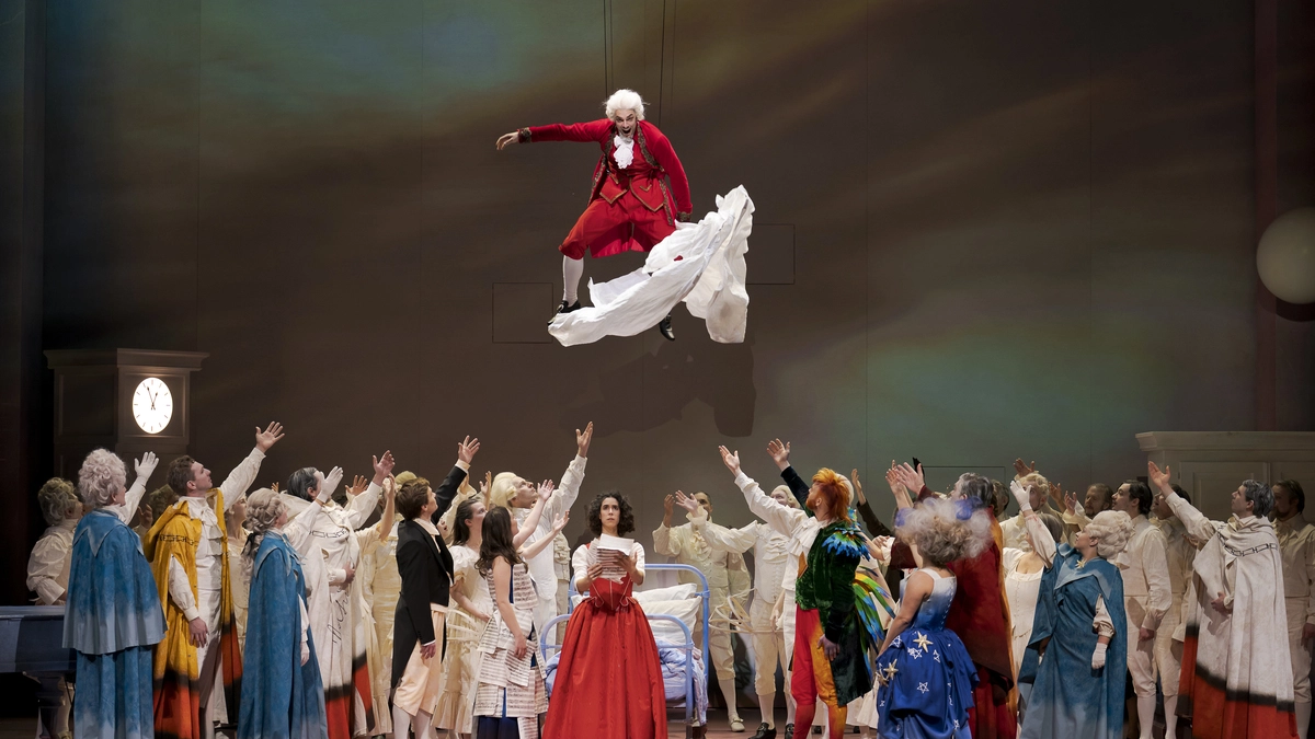 Die Apotheose: Wolfgang Amadé entrückt, das „Zauberflöten“-Personal ist begeistert