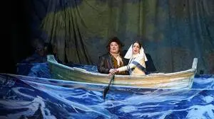 Timothy Fallon und Johanna Arrouas in der Volksoper