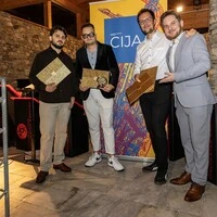 Die Preisträger Andreas Varady, Alan Bartuš  und Jordi Roviro mit Organisator Lukas Gabric (v. l.)
