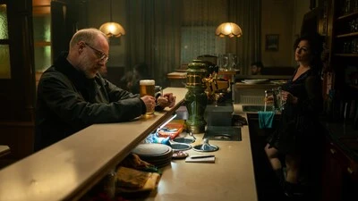 Simon Schwarz als Pirker und Julia Cencig als Wirtin Herthale 