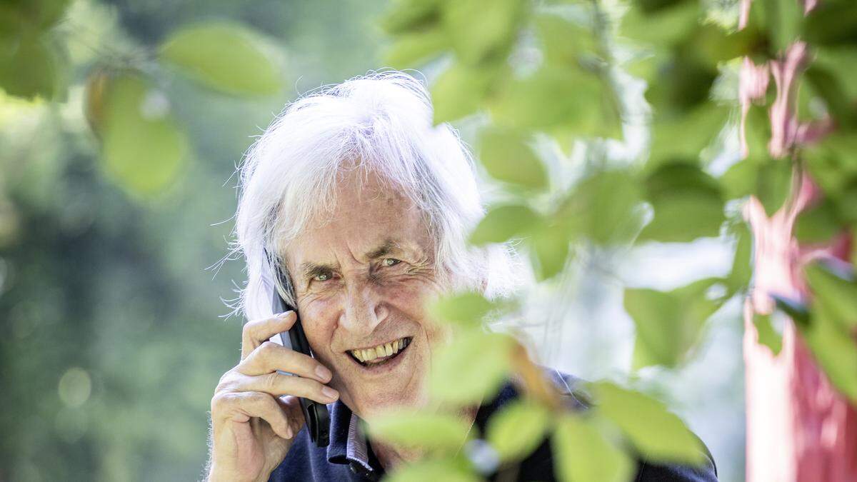 Gustav Januš in seinem Garten 