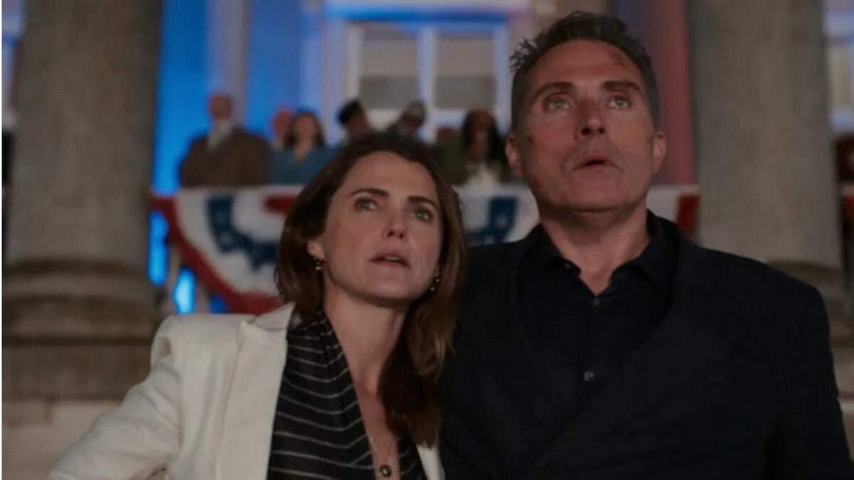 Keri Russell als Kate Wyler und Rufus Sewell als Hal Wyler in der Netflix-Serie „Diplomatische Beziehungen“