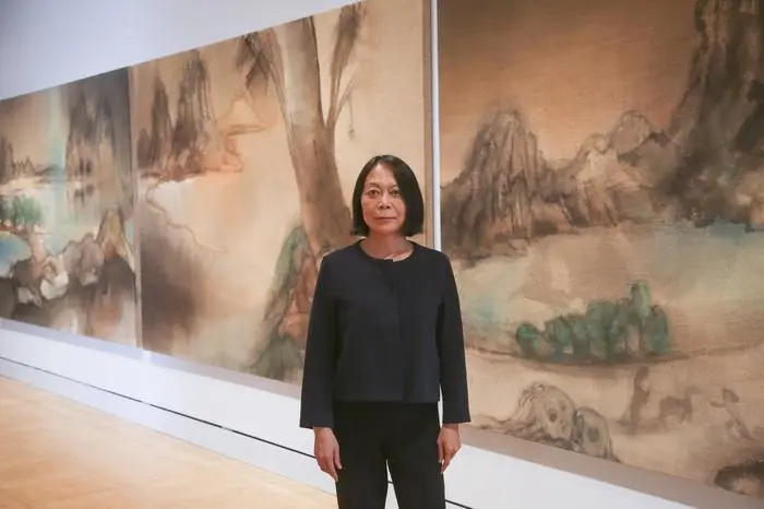 Bilder des Tages Leiko Ikemura bei der Pressekonferenz im Dialog mit Donata_und_Wim Wenders. Die japanische Künstlerin zeigt Ausschnitte ihres Schaffens, das Ehepaar Wenders ergänzt die Schau mit fotografischen und filmischen Arbeiten. Eröffnung der Ausstellung in der Stiftung Brandenburger Tor ist am 11.04.2018. Berlin 10.04.2018 Leiko Ikemura Ausstellung in Berlin *** Leiko Ikemura at the press conference in dialogue with Donata and Wim Wenders The Japanese artist shows excerpts of her work The couple Wenders complements the show with photographic and cinematographic works Opening of the exhibition at the Brandenburg Gate is on 11 04 2018 Berlin 10 04 2018 Leiko Ikemura exhibition in Berlin  