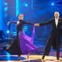 Dancing Stars - Auch in der zweiten Show von Dancing Stars stellen die zehn Promis mit ihren Partnern ihr Talent mit je einem Solotanz unter Beweis. Nach vielen Wochen harten Trainings und dem zweiten Live-Auftritt fällt heute erstmalig die Entscheidung, welches Paar die Show als erstes verlassen muss. Auf den Tanzkarten der „Dancing Stars“ stehen diesmal Slowfox, Rumba, Cha Cha Cha, Samba, Tango sowie Langsamer und Wiener Walzer. - Im Bild: Stefan Koubek, Manuela Stöckl. Foto: ORF/Hans Leitner. Veröffentlichung honorarfrei nur für redaktionelle Berichterstattung in Sendungszusammenhang und mit Copyrightangabe. Kontakt: foto@orf.at