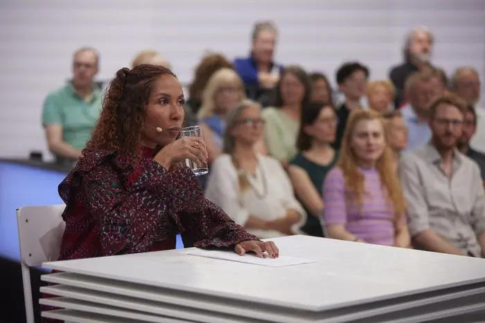 49. Tage der deutschsprachigen Literatur - Ingeborg-Bachmann-Preis 2025 - Lesungen und Diskussionen - 49. Tage der deutschsprachigen Literatur 2025, Ingeborg-Bachmann-Preis Tag 2, Lesungen und Diskussionen, Nora Osagiobare - Im Bild: Nora Osagiobare. Foto: ORF/ORF - Kärnten/Johannes Puch. Veröffentlichung honorarfrei nur für redaktionelle Berichterstattung in Sendungszusammenhang und mit Copyrightangabe. Kontakt: foto@orf.at