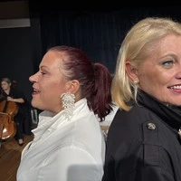 Katarina Hartmann und Magda Kropiunig, im Hintergrund die Cellistin Alenka Piotrowicz 