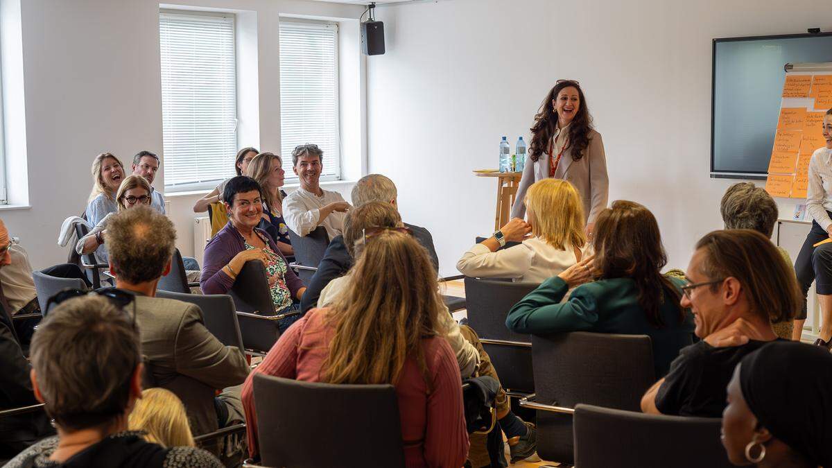 Arbeitsgruppe beim ersten Zukunftsforum mit CS-Intendantin Nadja Kayali 