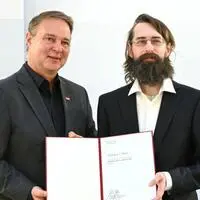 Babler, Setz und die Staatspreis-Urkunde
