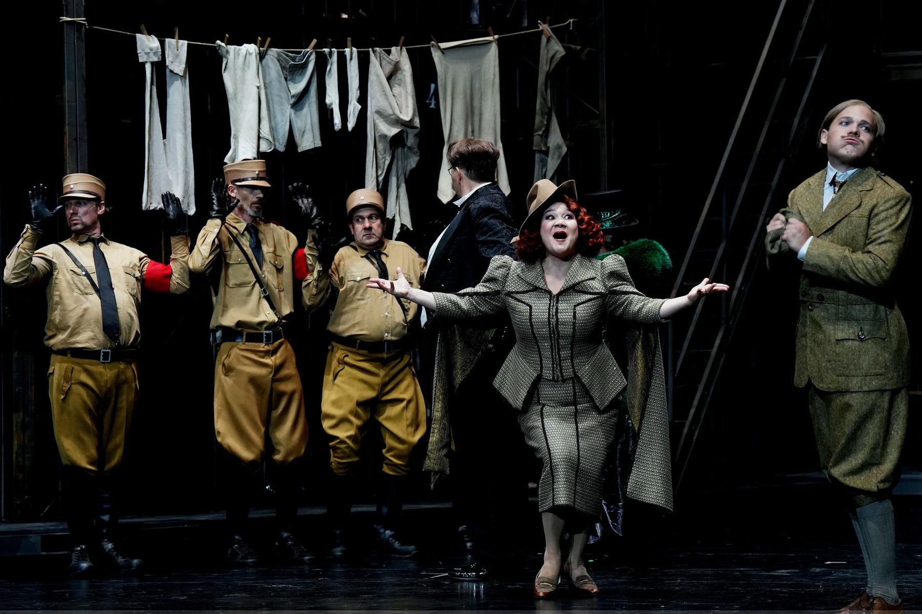 Theater an der Wien: „Die Fledermaus“ mit Nazis und Kaiser und