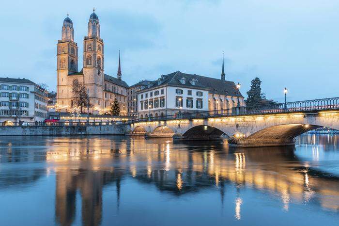 Unübersehbares Wahrzeichen der Stadt Zürich ist das Großmünster