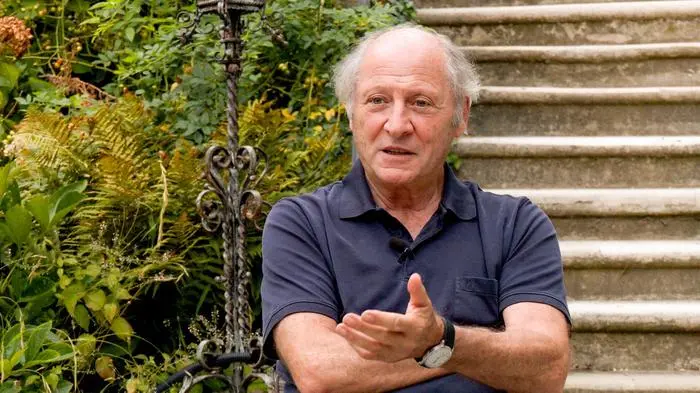 Hunyadi  - Der Reiz des Mittelalters - Das Mittelalter zählt zu den beliebtesten und zugleich umstrittensten Zeitaltern der Weltgeschichte. Intrigen, Verrat, Leidenschaft und die grausamen Kämpfe um die Macht prägen diese legendäre Epoche. Der mächtige, ungarische Feldherr János Hunyadi hat zu jener Zeit den Lauf der europäischen Geschichte entscheidend geprägt. - Im Bild: Regisseur Robert Dornhelm inszeniert die historische Serie Hunyadi – Aufstieg zur Macht.

 Foto: ORF/Clever Contents. Veröffentlichung honorarfrei nur für redaktionelle Berichterstattung in Sendungszusammenhang und mit Copyrightangabe. Kontakt: foto@orf.at