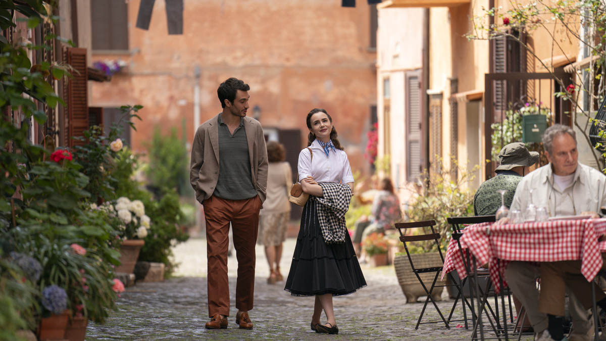 Hauptdarstellerin Lily Collins mit Eugenio Franceschini in der Ewigen Stadt