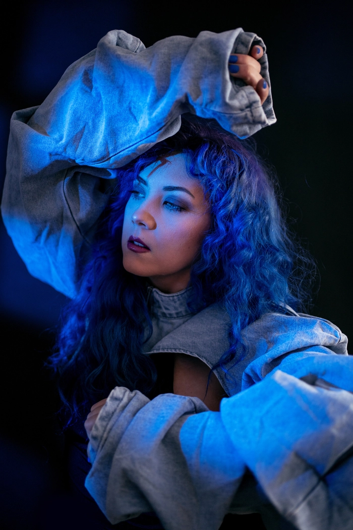 Neue EP „Too young to feel old, too old to feel young“ mit Songs wie „Her On My Mind“ und „Fires“ 