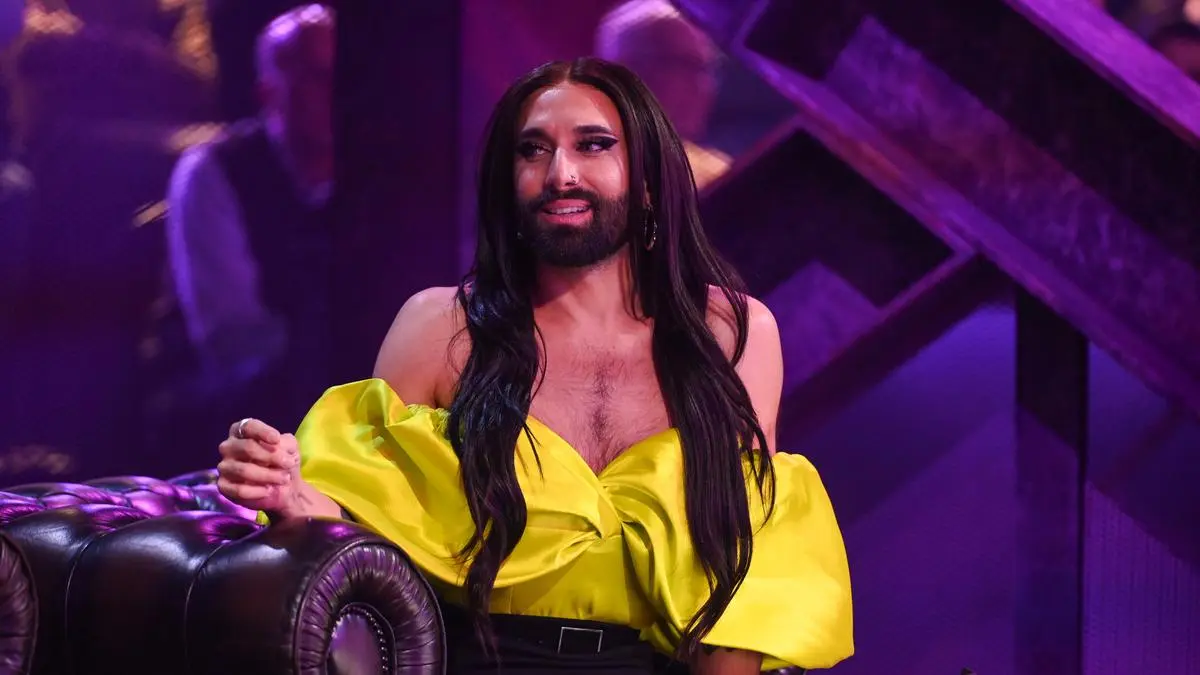 Titel: The Tribute - Die Show der Musiklegenden;
Staffel: 1;
Folge: 1;
Person: Conchita Wurst;
Copyright: Seven.One/ Julia Feldhagen;
Fotograf: Julia Feldhagen;
Bildredakteur: Nadine Vaders;
Dateiname: 2886366.jpg;
Rechtehinweis: Dieses Bild darf bis eine Woche nach Ausstrahlung honorarfrei fuer redaktionelle Zwecke und nur im Rahmen der Programmankuendigung verwendet werden. Spaetere Veroeffentlichungen sind nur nach Ruecksprache und ausdruecklicher Genehmigung der Seven.One Entertainment Group GmbH moeglich. Nicht fuer EPG! Verwendung nur mit vollstaendigem Copyrightvermerk. Das Foto darf nicht veraendert, bearbeitet und nur im Ganzen verwendet werden. Es darf nicht archiviert werden. Es darf nicht an Dritte weitergeleitet werden. Aneinanderreihung/Zusammenlegung/Kopplung von Bildern zum Zweck der Erstellung von Slide-Shows o.ä. nicht gestattet; Verbindung/Einfügen/Anfügen von Werbung nicht gestattet. 
Bei Fragen: foto@seven.one
Voraussetzung fuer die Verwendung dieser Programmdaten ist die Zustimmung zu den Allgemeinen Geschaeftsbedingungen der Presselounges der Sender der Seven.One Entertainment Group GmbH. 
