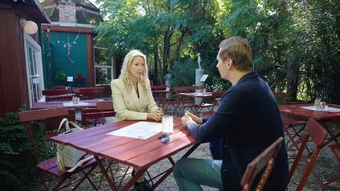 Mit Clemens Trischler als PR-Berater werden Strategien besprochen