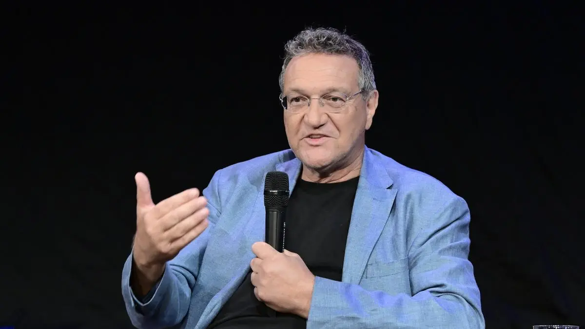 32.Tagung der ORF-Korrespondentinnen und -Korrespondenten in Wien - "Heimspiel" - Diskussion im ORF-Radiokulturhaus - Von Montag, dem 08.September bis Mittwoch, den 10. September 2025, treffen die vielfach ausgezeichneten ORF-Auslandsjournalistinnen und -journalisten am ORF-Mediencampus zum Austausch mit der Zentrale sowie zur Planung und Koordination zusammen. 
Für den ORF sind derzeit 23 Korrespondentinnen und Korrespondenten in insgesamt 16 Büros weltweit tätig: Christian Wehrschütz (Belgrad, Kiew), Andreas Pfeifer, Andreas Jölli und Maria Knips-Witting (Berlin ), Raffaela Schaidreiter, Verena Sophie Maier und Johannes Perterer ( Brüssel), Ernst Gelegs (Budapest), Rosa Lyon (Istanbul, mit Außenstelle Teheran), Karim El-Gawhary (Kairo), Jörg Winter (London), Josef Manola (Madrid), Cornelia Primosch und Leonie Heitz (Paris), Alexandra Siebenhofer (Peking), Cornelia Vospernik und Bernt Koschuh (Rom), Marion Flatz-Mäser (Zürich), David Kriegleder und Nikolaus Wildner (Tel Aviv) sowie Barbara Wolschek, Christophe Kohl und Markus Müller (Washington). Das Büro in Moskau ist derzeit nicht permanent besetzt. - Im Bild: Karim El-Gawhary. Foto: ORF/Hans Leitner. Veröffentlichung honorarfrei nur für redaktionelle Berichterstattung in Sendungszusammenhang und mit Copyrightangabe. Kontakt: foto@orf.at