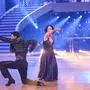 Dancing Stars - Probe - Jive, Paso Doble, Rumba, Tango, Wiener Walzer – und Salsa: In der siebenten Live-Show von „Dancing Stars“ stehen nicht nur klassische Einzeltänze auf dem Programm, sondern auch spannende Salsa-Duelle. Den Song dazu erfahren die „Dancing Stars“ aber erst am Parkett. Freuen darf sich das Publikum außerdem auf einen ganz besonderen Showact: Anlässlich 40 Jahre „Rock Me Amadeus“ bringen Mitglieder der Original-Band von Falco gemeinsam mit heimischen Star-Solisten den Original-Sound in den „Dancing Stars“-Ballroom. Mit dabei sind Ana Milva Gomes, Drew Sarich, Edita Malovčić, Georgij Makazaria, Andie Gabauer, Roman Gregory, Tini Kainrath und Moritz Mausser, der Hauptdarsteller der Erfolgsproduktion „Rock Me Amadeus“. Für die musikalische Begleitung sorgt erneut das „Dancing Stars“-Orchester.  - Im Bild: Eva Glawischnig, Dimitar Stefanin. Foto: ORF/Hans Leitner. Veröffentlichung honorarfrei nur für redaktionelle Berichterstattung in Sendungszusammenhang und mit Copyrightangabe. Kontakt: foto@orf.at