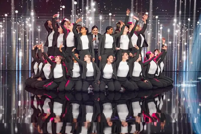 Die große Chance - Let's sing and dance  - Österreichs Sänger:innen und Tänzer:innen sind gefragt: egal wie alt, egal ob Solo-Act, Duett oder Gruppe - jeder, der singen, tanzen oder vielleicht sogar beides kann. Jedes Genre und jede Stilrichtung ist am Start - ob klassisch, traditionell oder modern! Jede und jeder hat die Möglichkeit auf den Sieg und einen Gewinn von 50.000 Euro. Fanny Stapf und Andi Knoll begrüßen in jeder Sendung eine hochkarätige dreiköpfige Jury, die entscheidet, wer den Sprung in die Live-Shows schafft. Mit dabei sind unter anderem: Musicalstar Mark Seibert, Fernsehmoderatorin Sasa Schwarzjirg, Schlagersänger Marc Pircher, Model Barbara Meier, Singer/Songwriter Thorsteinn Einarsson, Schlagersängerin Simone Stelzer sowie Musiker und 