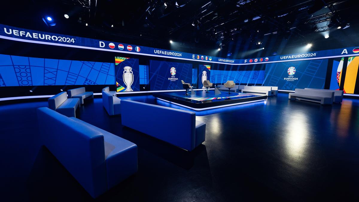 ServusTV setzt bei der Euro auf Großstudio mit Publikum