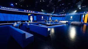 ServusTV setzt bei der Euro auf Großstudio mit Publikum