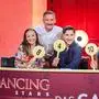 Dancing Stars - Das Casting - Profis und Amateure gesucht - Mit Dancing Stars- das Casting startet der ORF eine brandneue Show, die professionelle Tänzerinnen und Tänzer aus dem ganzen Land dazu einlädt, an einem großen Casting teilzunehmen. Die beiden herausragendsten Kandidaten (eine Frau und ein Mann) haben die Möglichkeit, sich ein Ticket als Profitänzerin oder Profitänzer für die nächste Staffel von Dancing Stars zu sichern. In Folge 1 stellen sich 24 Profitänzerinnen und Profitänzer den prüfenden Augen der Fachjury. Vorjahressiegerin Missy May wechselt die Seiten und nimmt neben den Tanzprofis Maria Angelini-Santner und Bálazs Ekker am Jurypult Platz. Am Ende dieser Folge bleiben fünf Profi-Damen und fünf Profi-Herren übrig, die weiterhin um die "offenen Stellen" im "Dancing Stars"-Proficast 2025 tanzen können. - Im Bild: Miss May, Andi Knoll, Balázs Ekker, Maria Angelini-Santner. Foto: ORF/Klaus Titzer. Veröffentlichung honorarfrei nur für redaktionelle Berichterstattung in Sendungszusammenhang und mit Copyrightangabe. Kontakt: foto@orf.at
