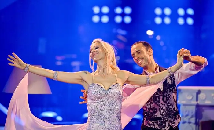 Dancing Stars - Die Show - Probe - Eines der verbliebenen drei Paare ist kurz davor, den begehrten Titel 