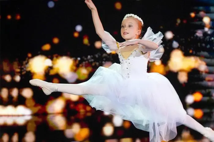Die große Chance - Let's sing and dance - Österreichs Sänger:innen und Tänzer:innen sind gefragt: egal wie alt, egal ob Solo-Act, Duett oder Gruppe - jeder, der singen, tanzen oder vielleicht sogar beides kann. Jedes Genre und jede Stilrichtung ist am Start - ob klassisch, traditionell oder modern! Jede und jeder hat die Möglichkeit auf den Sieg und einen Gewinn von 50.000 Euro. Fanny Stapf und Andi Knoll begrüßen in jeder Sendung eine hochkarätige dreiköpfige Jury, die entscheidet, wer den Sprung in die Live-Shows schafft.&nbsp; - Im Bild: Rebecca Wagner.
 Foto: ORF/Roman Zach-Kiesling. Veröffentlichung honorarfrei nur für redaktionelle Berichterstattung in Sendungszusammenhang und mit Copyrightangabe. Kontakt: foto@orf.at