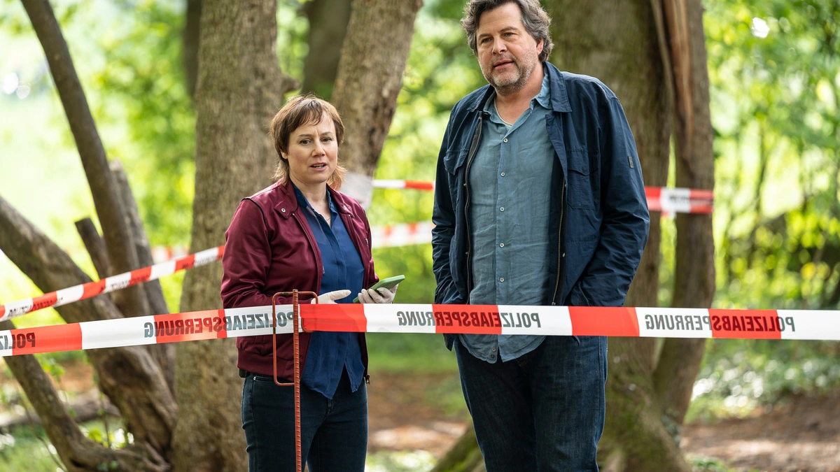 Franziska Tobler (Eva Löbau) und Friedemann Berg (Hans-Jochen Wagner) am Tatort