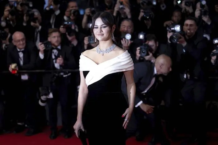 Cannes, France, 17.5.2024: Selena Gomez at the premiere of Emilia Pérez on the red carpet of the Palais des Festivals during the 77th Cannes International Film Festival. The 77th Cannes International Film Festival will take place from 14 to 25 May 2024, Europe *** Cannes, France, 17 5 2024 Selena Gomez AT The Premiere of Emilia Pérez ON The Red Carpet of The Palais of Festivals during The 77th Cannes International Film Festival The 77th Cannes International Film Festival will Take Place from 14 to 25 May 2024, Europe Copyright: imageBROKER/ChristianxEnder iblbek10633621.jpg Bitte beachten Sie die gesetzlichen Bestimmungen des deutschen Urheberrechtes hinsichtlich der Namensnennung des Fotografen im direkten Umfeld der Veröffentlichung