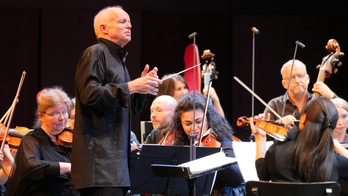 Thomas Zehetmair dirigiert das Styriarte-Orchester