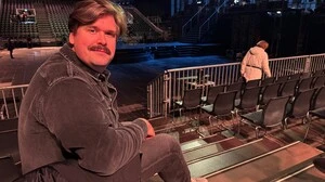 Benedikt Simonischek im Hangar 4 von Tempelhof