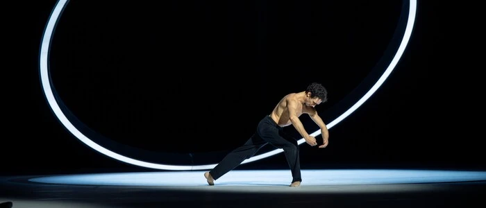 John Neumeier schickt Alessandro Frola auf eine packende Tanzreise durch Nijinskys Leben