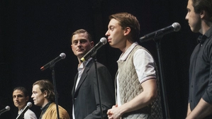 Treuherzige Jungwähler, eskalierende Gewaltrede in „Violenza 2025“