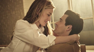 Love Story: Paul Kelly als John F. Kennedy Jr und Sarah Pidgeon als Carolyn Bessette 