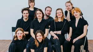 Planetenparty Prinzip: das neunköpfige Performancekollektiv begeht in dieser Spielzeit seine ersten zehn Jahre 