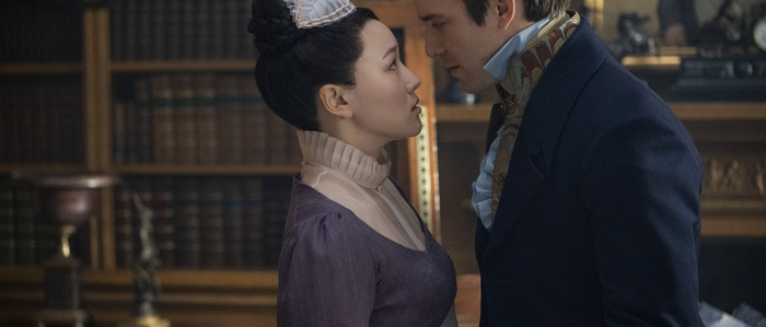 Bockschauen unter Erwachsenen? Yerin Ha und Luke Thompson in der vierten Staffel von „Bridgerton“