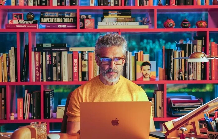 In „Bitteres Fest“ befasst sich Pedro Almodovar mit den Problemen  eines alternden Regisseurs
