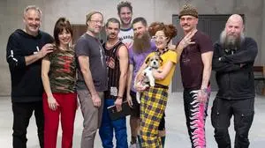 Jula Zangger (2. von links) und das Team von „Pizza oder eine Tür in der Dunkelheit tanzt nicht“