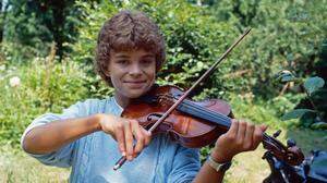 Wer auch immer sich noch erinnern kann: Oliver Maass. Josef Gröbmayr spielte 1985 das Geigenwunderkind