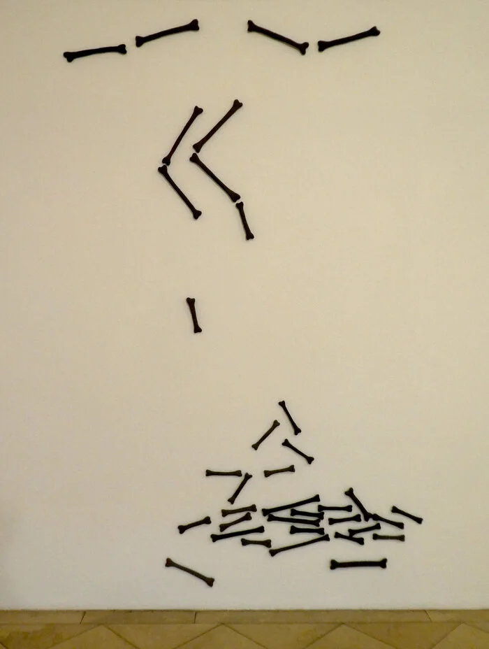 Veronika Hauer, „Parts of Some Sextets (Yvonne)“, 2026, Keramik 