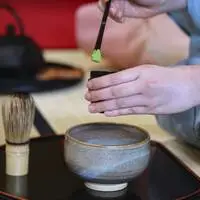 Statt auf eine japanische Tee-Zeremonie setzen viele Österreicher auf einen Lieferdienst für aufgebrühtes Wasser