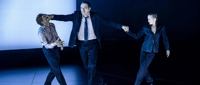 Johannes Nussbaum und Steven Scharf als Faust, Valery Tscheplanowa als Mephistopheles