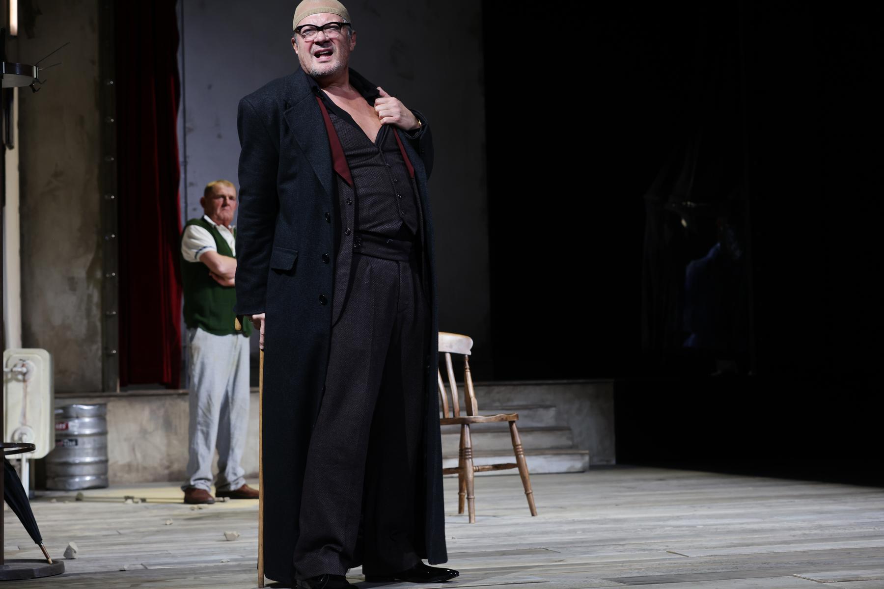 Theater in der Josefstadt Ι Premierenkritik: „Der Theatermacher“: Herbert Föttinger und das Problem mit der Statur