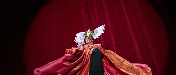 Körperkomik, Impro-Furor und Dialektausritte: Stefanie Reinsperger als König Ubu