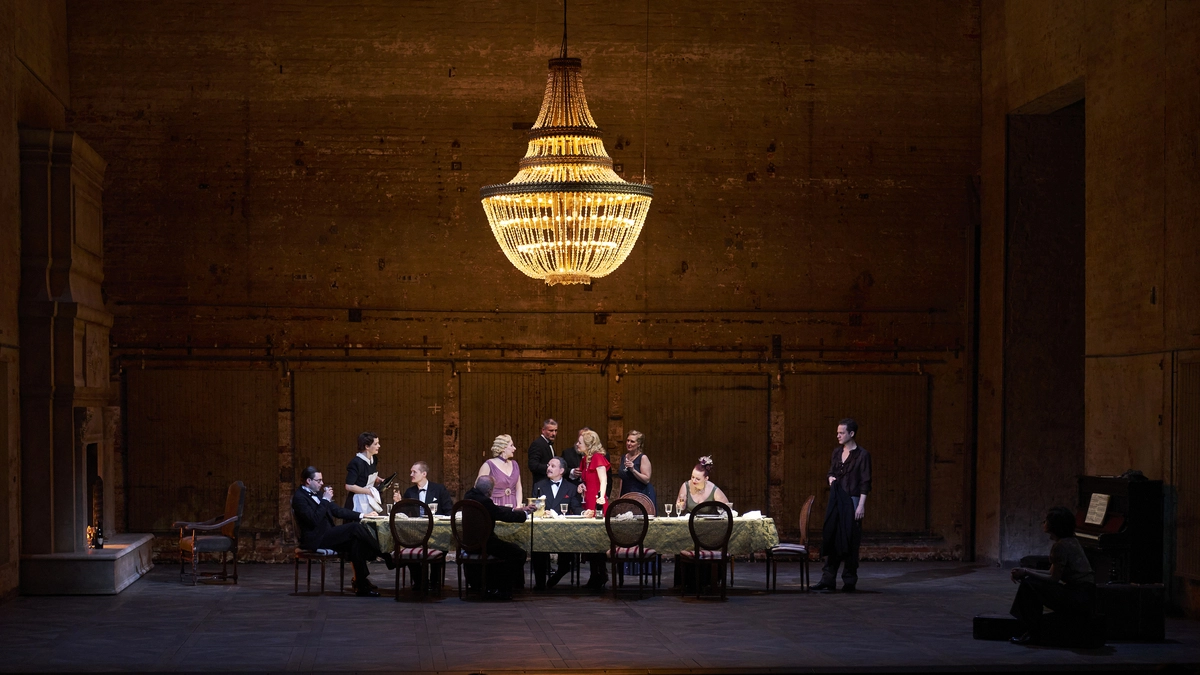 „Isidor“ am Akademietheater: prunkvoll illustriertes Bilderbuch